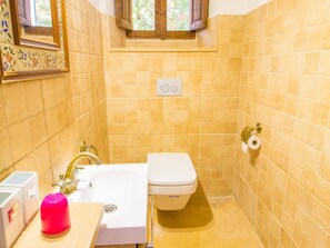 Shower, hair dryer, towels - Authentic fisherman's house on the seafront (Es Carregador)