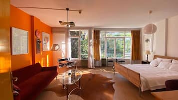 Rom – design | Minibar, individuelt dekorert og individuelt innredet