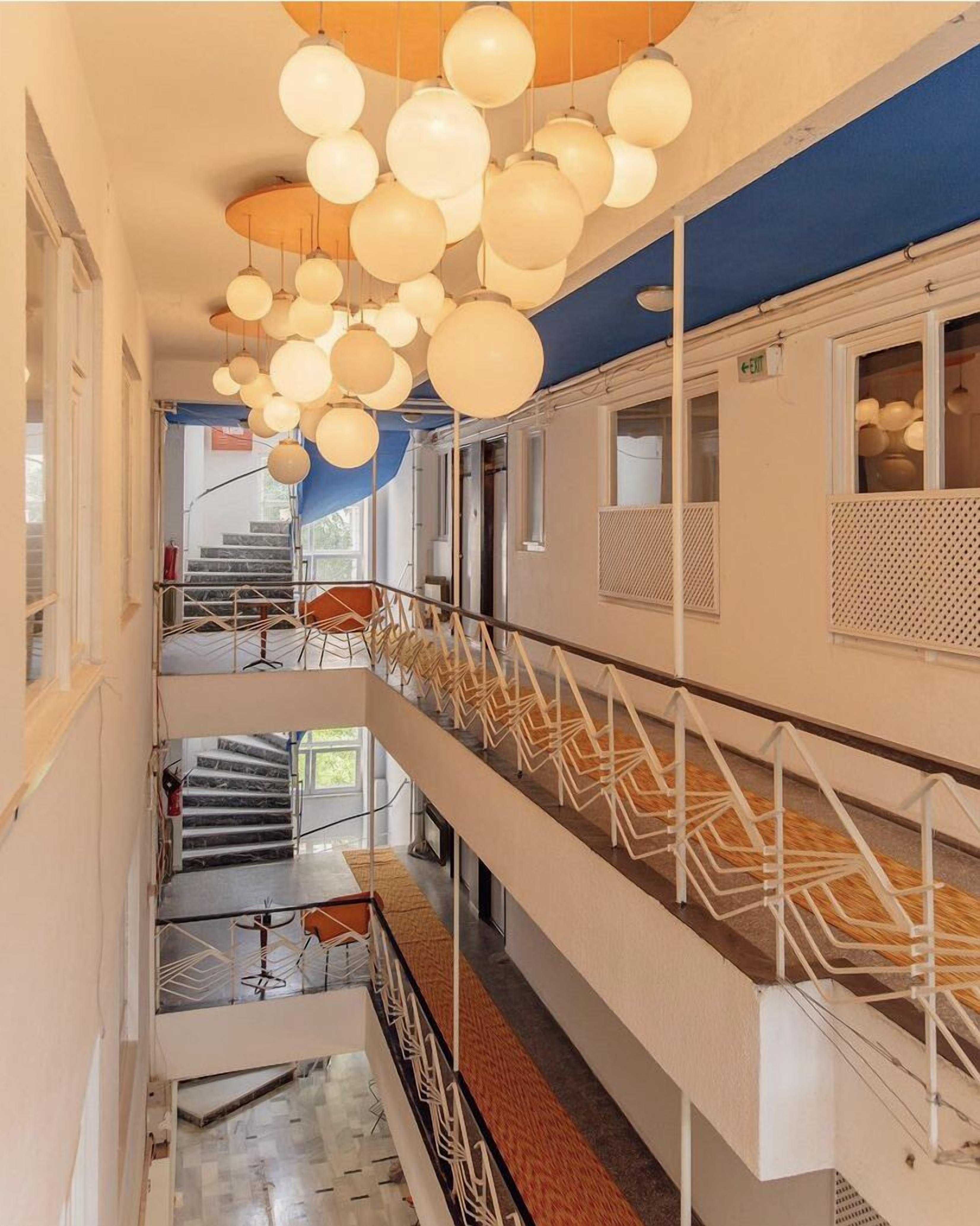 Utsikt mot gårdsplass