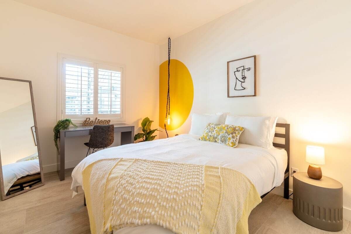 210 Broadway · Cozy Vibes-Condo in Central OC W/ Free Parking-W/D