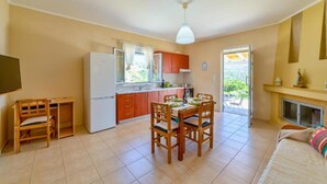 House, Multiple Beds | Private kitchen - Emmanuela House With Garden and sea View (Agios Vasileios)