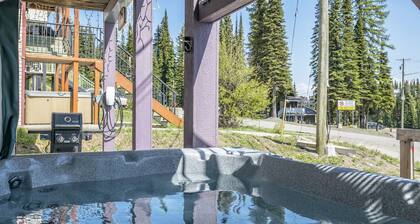 Perfect Family Suite, close to the village, ski storage, hot tub and pefriendly!