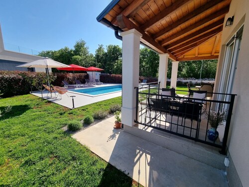 New modern villa with private pool 7 km from the sea.