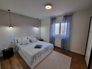 3 Schlafzimmer, Zimmersafe, Schreibtisch, Bügeleisen/Bügelbrett
