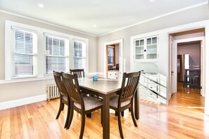 Dining - Private Auburndale Getaway Minutes from Boston! (Newton Auburndale)