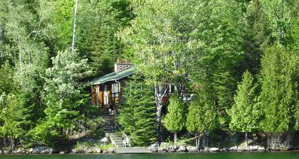 2 bedroom waterfront cottage on lake Duhamel in Mont-Tremblant