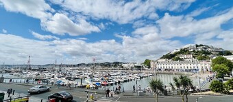 Harbourside luxury apartment with sea views