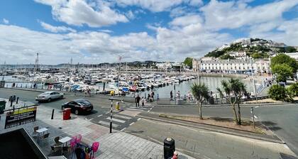 Harbourside luxury apartment with sea views