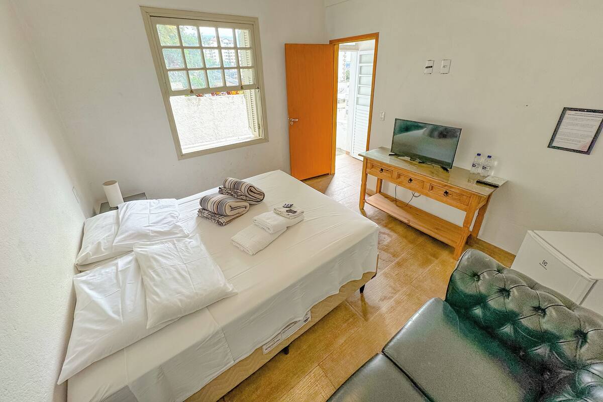 Double Room | 1 bedroom, minibar, free WiFi, bed sheets