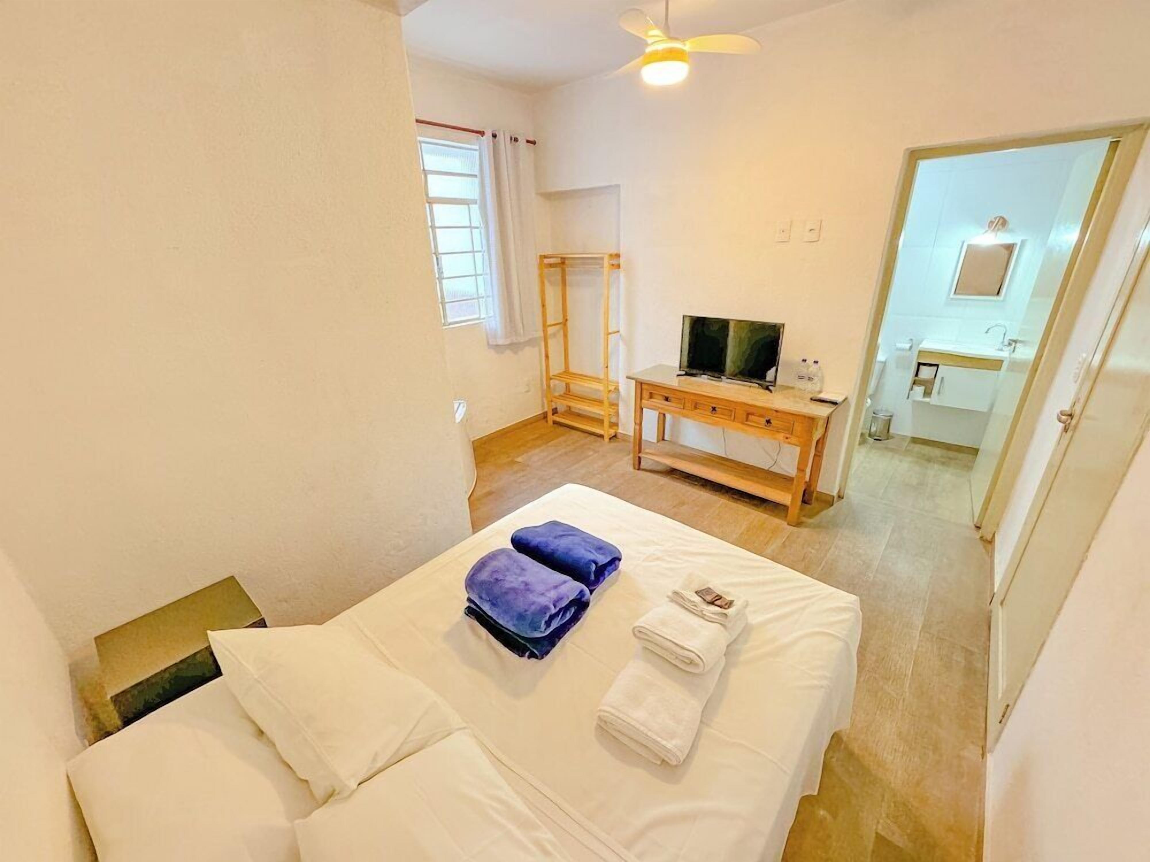Minibar, free WiFi, bed sheets