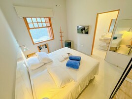 Basic Suite | Minibar, free WiFi, bed sheets