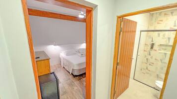 Quarto casal exclusivo | Banheiro | Chuveiro, produtos de toalete grátis, secador de cabelo, sabonete