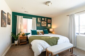 2 habitaciones, escritorio, tabla de planchar con plancha y wifi gratis 