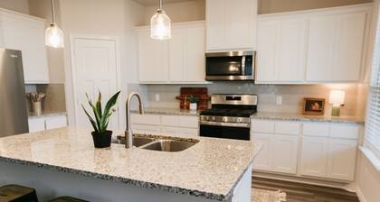 Cozy, Stylish, 3 bedroom home in Aggieland! 8 min to Kyle Field