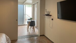 Basic Studio | Laptop workspace, bed sheets - Pelicanos Apartments (La Paz)