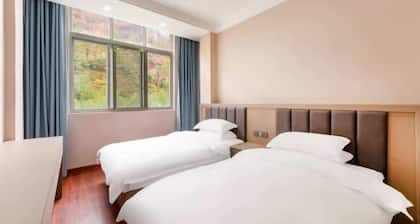 Chayu Hongsheng Hotel