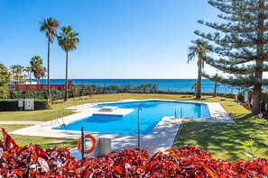 Pool - Calahonda Beach II First line beach apartment in Calahonda (Mijas Costa)