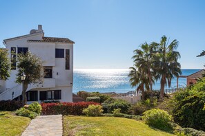 Property grounds - Calahonda Beach II First line beach apartment in Calahonda (Mijas Costa)