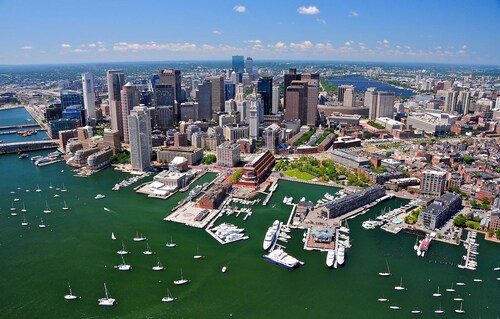Spacious Private Retreat Near Downtown Boston!