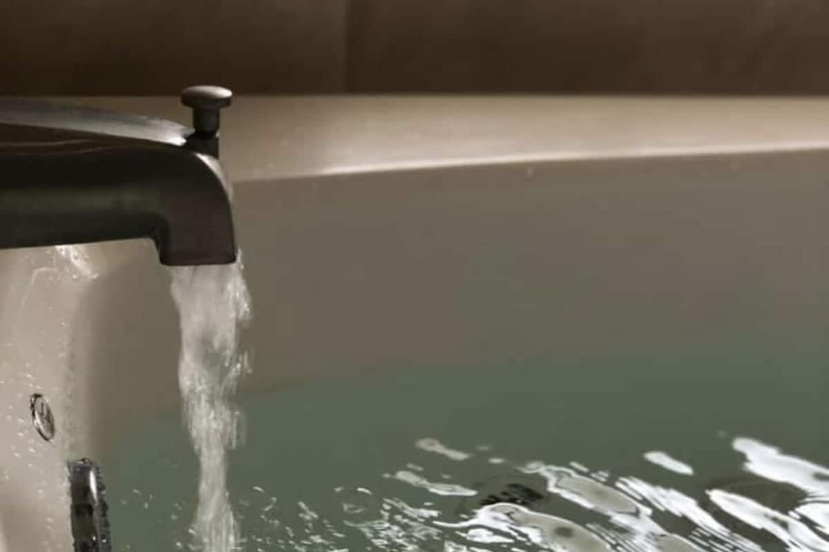 Haartrockner, Handtücher, Seife, Shampoo