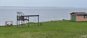 Lake Facing 3 bedroom Cabin near amazing UP destinations