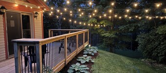 Trailside! Bike In Bike Out, Steps to Town. Outdoor shower, fire pit, & more. 