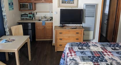 11-The Fallen Leaf pet friendly Studio #11