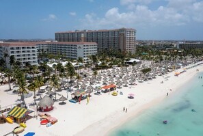 On the beach - MARRIOTT OCEAN CLUB RESORT (Noord)