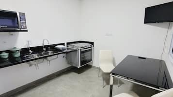 Réfrigérateur dans l'espace commun, micro-ondes dans l'espace commun