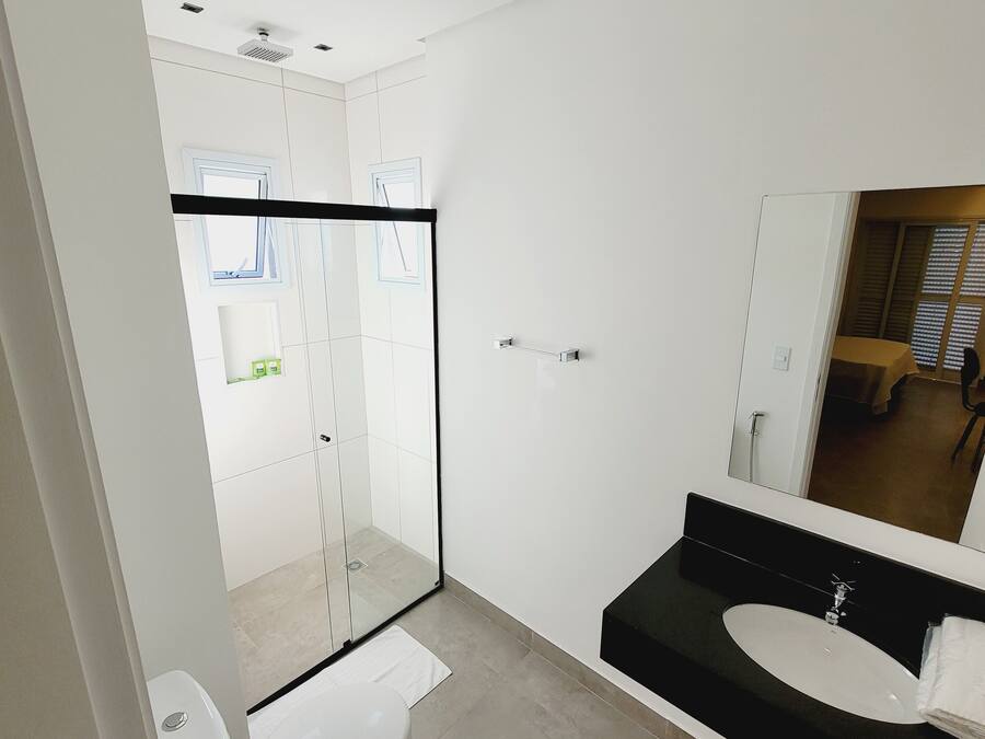 Family Studio Suite | Bathroom