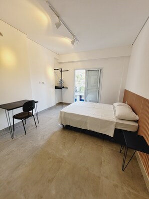 Perhestudiosviitti | Työpöytä, kannettavalle tietokoneelle sopiva työtila, ilmainen Wi-Fi