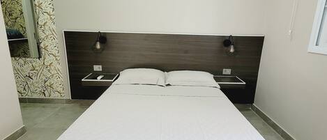 책상, 노트북 작업 공간, 무료 WiFi, 침대 시트