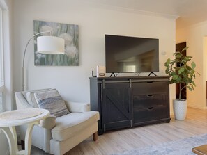 Smart-TV, Kamin, DVD-Player, Videothek