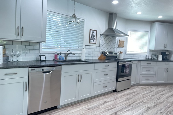 Frigorífic, microones, forn i placa de cuina