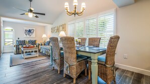 Dining - Beauty & The Beach: 1.5 Blocks to Beach! Pool & Spa by Anna Maria Life Vacation Rentals (Holmes Beach)