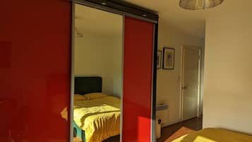 1 bedroom, iron/ironing board, WiFi, bed sheets