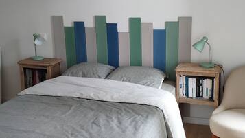 1 slaapkamer, een strijkplank/strijkijzer, gratis wifi, beddengoed