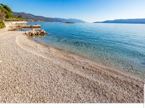 Beach - Apartments Bozic - One Bedroom Apartment with Balcony (Novi Vinodolski)