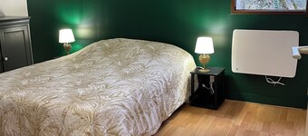 Gîte de L'étang , Vu sur l'étang au coeur de la nature