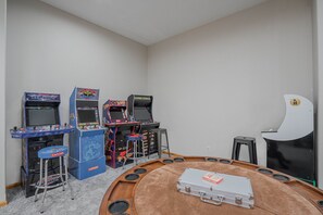 Game room - Stunning Lake Life Vacation Home, 56 MM, spa, water toys, fire pit, dock/slip (Climax Springs)