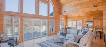 Stunning Lake Life Vacation Home, 56 MM, spa, water toys, fire pit, dock/slip