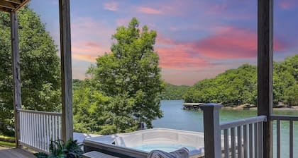 Water Toys, Amazing Dock, Spa & Luxury Vacation Home, large gatherings love it!