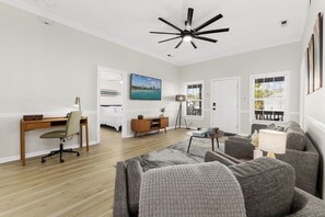 4 habitaciones, escritorio, tabla de planchar con plancha y wifi 