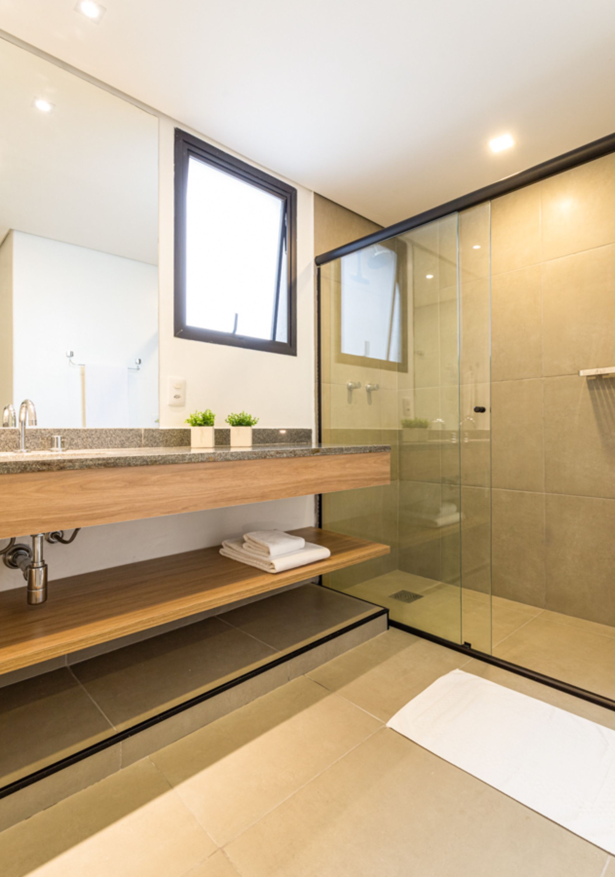 Apartamento, 1 quarto | Banheiro | Secador de cabelo, sabonete, shampoo, papel higiênico