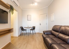 Apartamento 1 Dormitorio Casal | 客廳 | 40-吋智慧型電視、數位頻道、電視