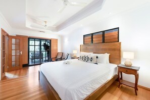 6 chambres, bureau, fer et planche à repasser, lit parapluie