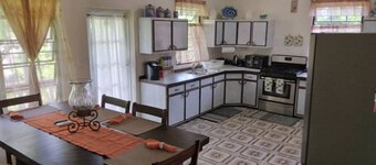 FAMILY GETAWAY LOCATION Spacious four-bedroom home near beaches 