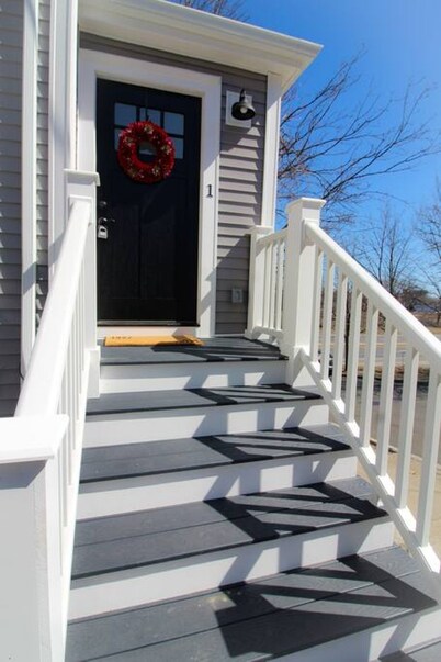 Spacious Renovated Home Minutes to City w/Parking