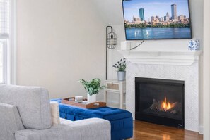 Smart TV, fireplace