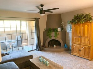 Smart TV, reproductor de DVD y libros 